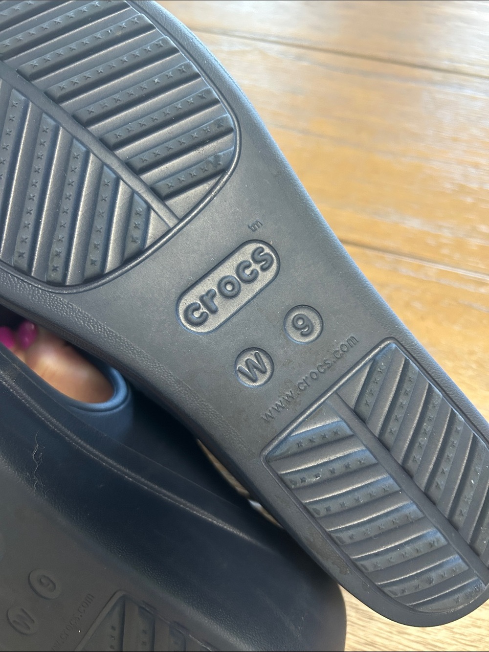 CROCS NWOB navy dual comfort Slip-On Wedge Sandals with Silver Ring - Picture 6 of 6